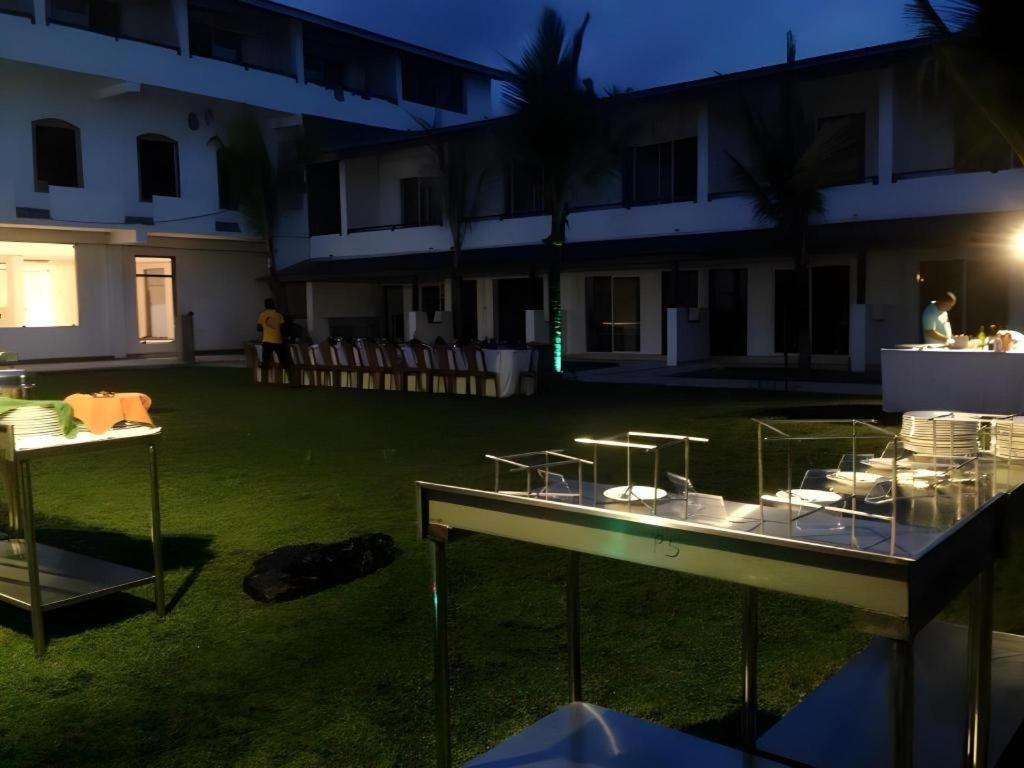 Coco Royal Beach Resort Kalutara Exterior foto
