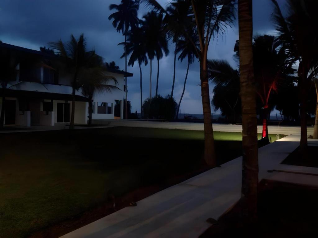 Coco Royal Beach Resort Kalutara Exterior foto